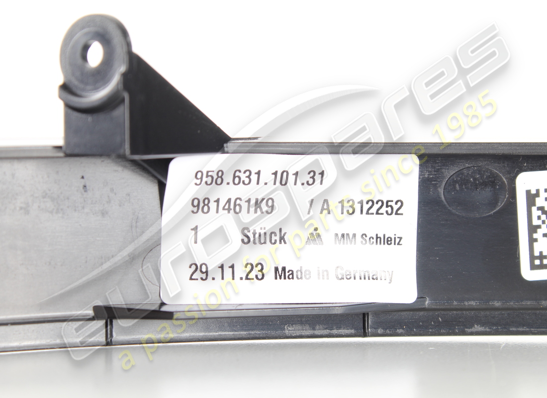 NEW PORSCHE DIRECTION INDICATOR LIGHT LEFT. PART NUMBER 95863110131 (3) new porsche direction indicator light left. part number 95863110131 (3)