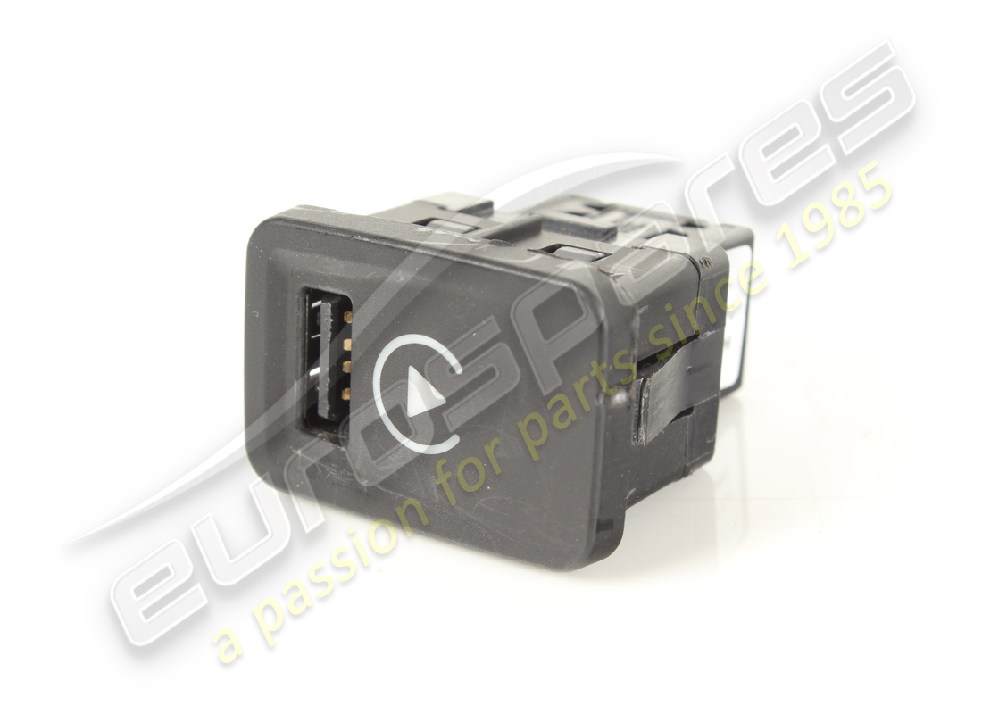 USED FERRARI USB SOCKET. PART NUMBER 309772 (1) used ferrari usb socket. part number 309772 (1)
