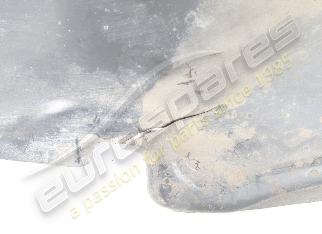 damaged maserati front rh wheelhouse guard. part number 372500526 (6)