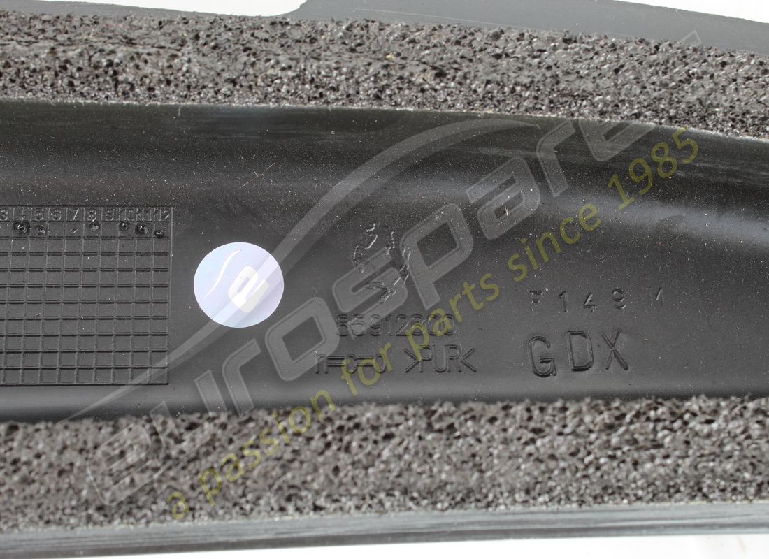 used ferrari complete defroster duct. part number 85907400 (5)