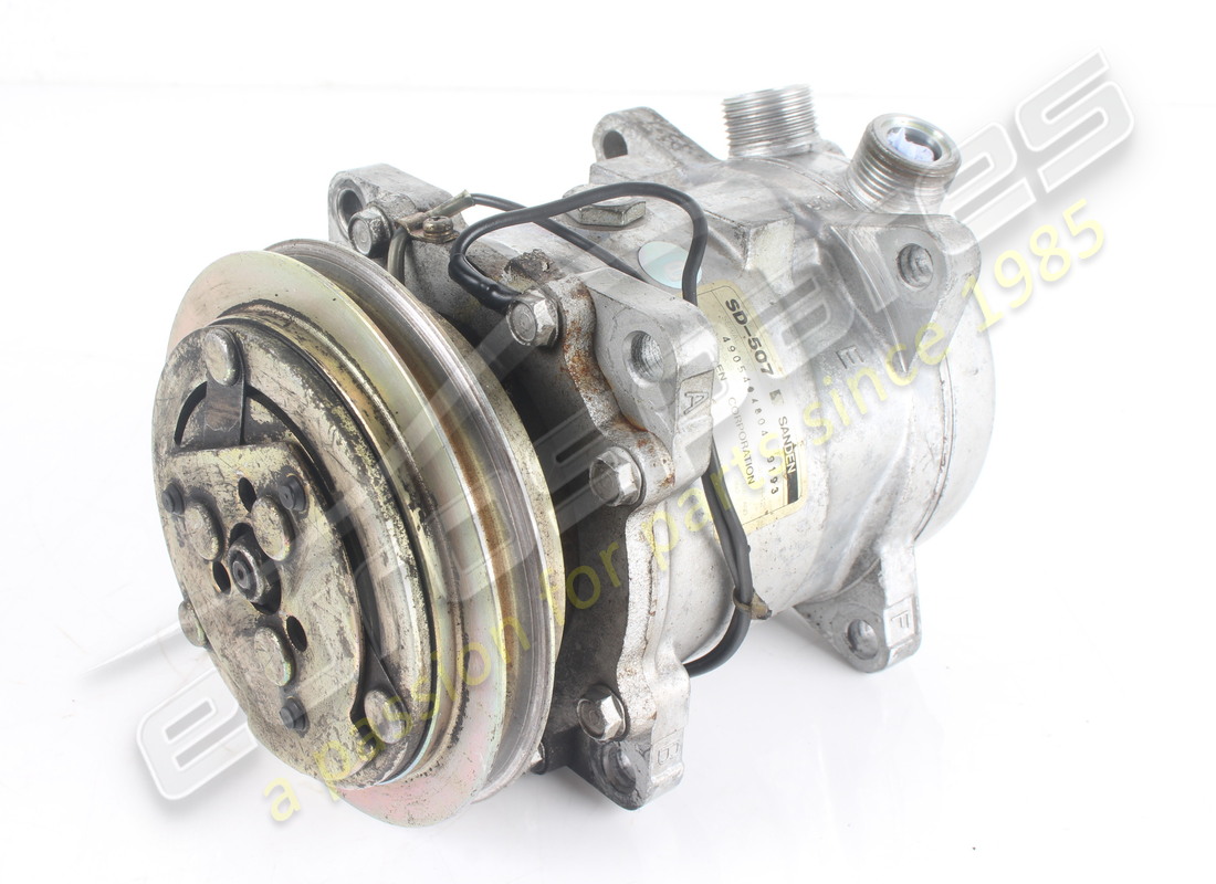 used ferrari air conditioning compressor. part number 121966 (1)
