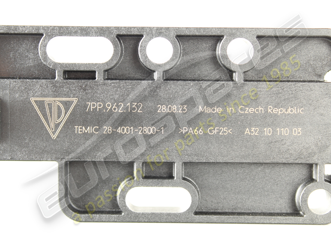 NEW PORSCHE ANTENNA. PART NUMBER 7PP962132 (4) new porsche antenna. part number 7pp962132 (4)