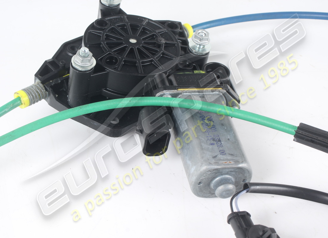 USED FERRARI FRONT LH DOOR POWER WINDOW M. PART NUMBER 82127600 (3) used ferrari front lh door power window m. part number 82127600 (3)