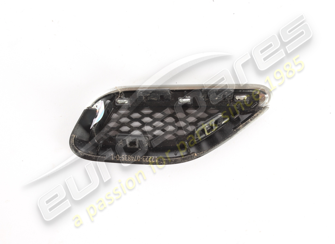 used maserati lh lateral air vent. part number 670197652 (2)