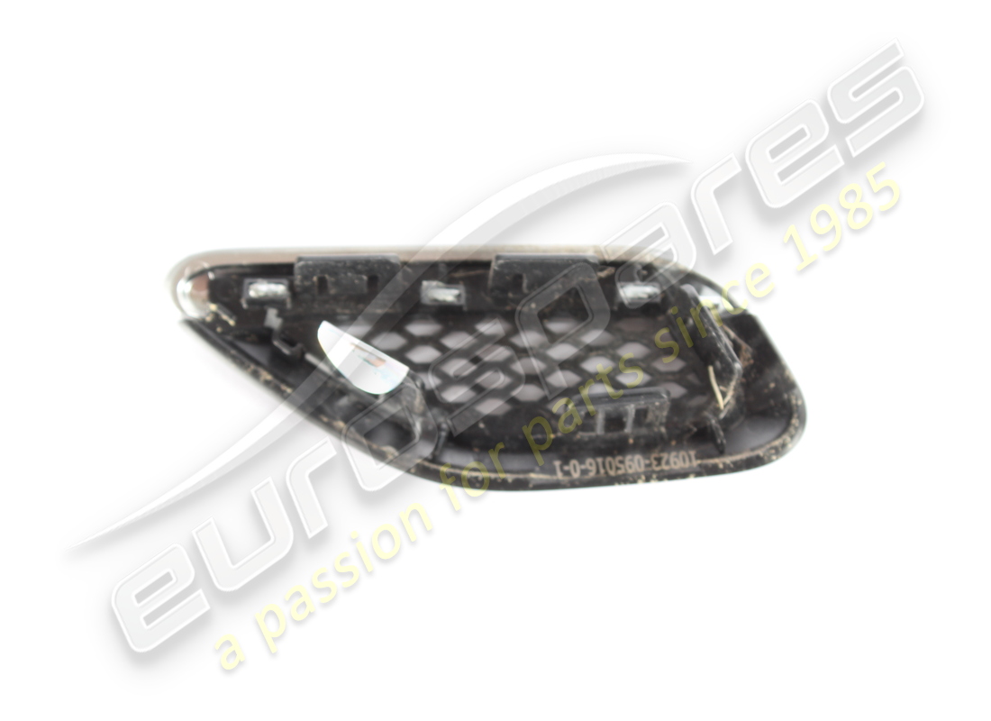 used maserati rh lateral air vent. part number 670197651 (2)