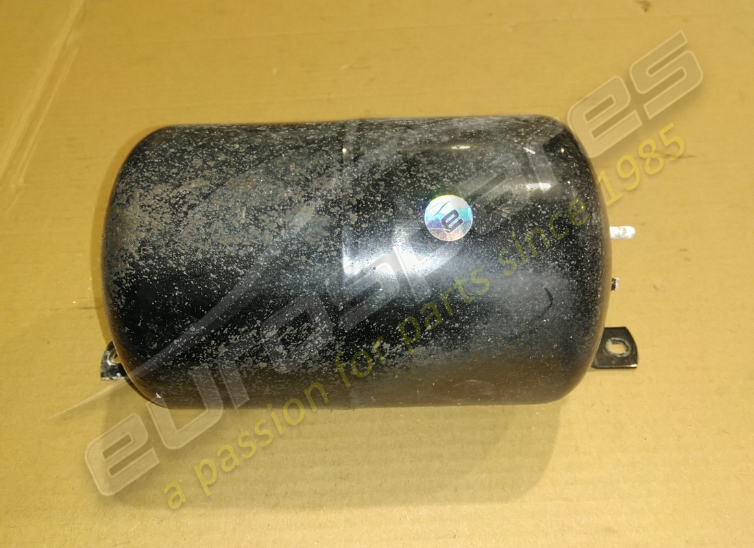 DAMAGED FERRARI VACUUM TANK. PART NUMBER 168038 (2) damaged ferrari vacuum tank. part number 168038 (2)
