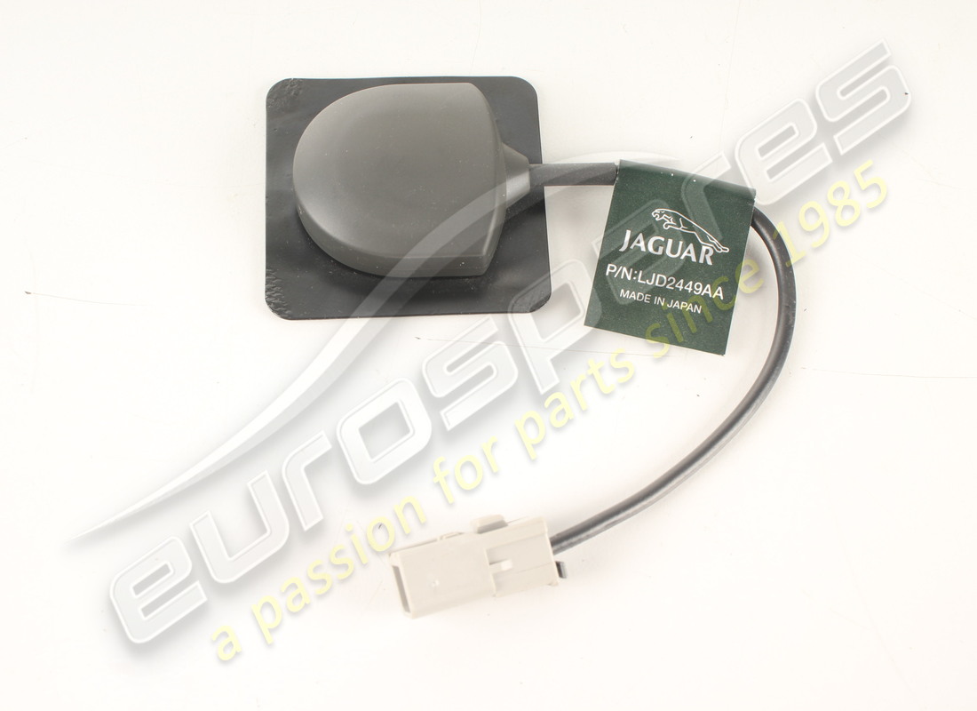 USED Aston Martin GPS ANTENNA ASSEMBLY . PART NUMBER 1R123710024 (1)