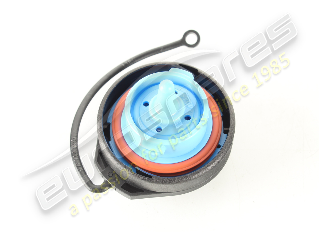 NEW PORSCHE CAP WITH RETAINING STRAP FOR FUEL TANK. PART NUMBER 992201550G (3) new porsche cap with retaining strap for fuel tank. part number 992201550g (3)