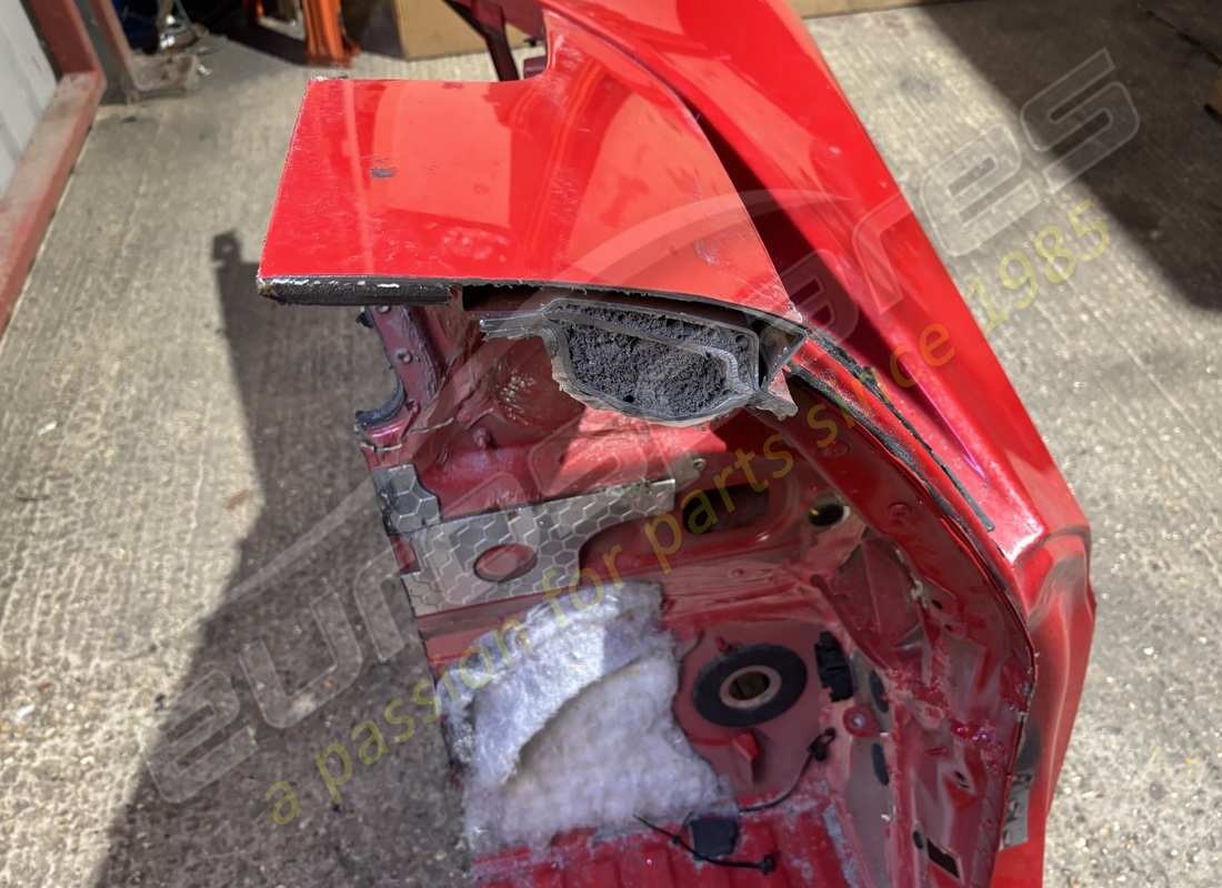 used ferrari lh flank. part number 83816011 (5)