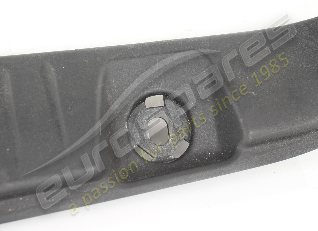 USED FERRARI COPERT. BATTIVALIGIA COMPLETE. PART NUMBER 85379100 (4) used ferrari copert. battivaligia complete. part number 85379100 (4)