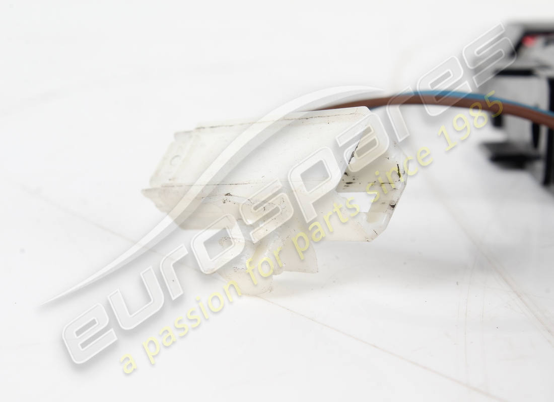 USED FERRARI THIRD STOP LIGHT. PART NUMBER 278048 (4) used ferrari third stop light. part number 278048 (4)