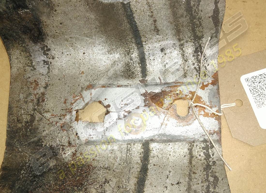 DAMAGED FERRARI RH SHIELD. PART NUMBER 164481 (2) damaged ferrari rh shield. part number 164481 (2)