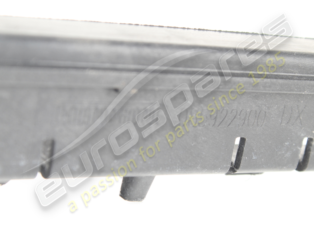 used ferrari rh lateral mounting bracket. part number 85922900 (2)