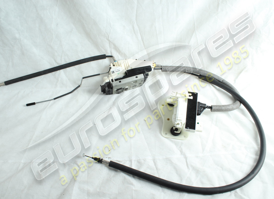 NEW MASERATI RH FRONT DOOR LOCK. PART NUMBER 670107780 (1) new maserati rh front door lock. part number 670107780 (1)