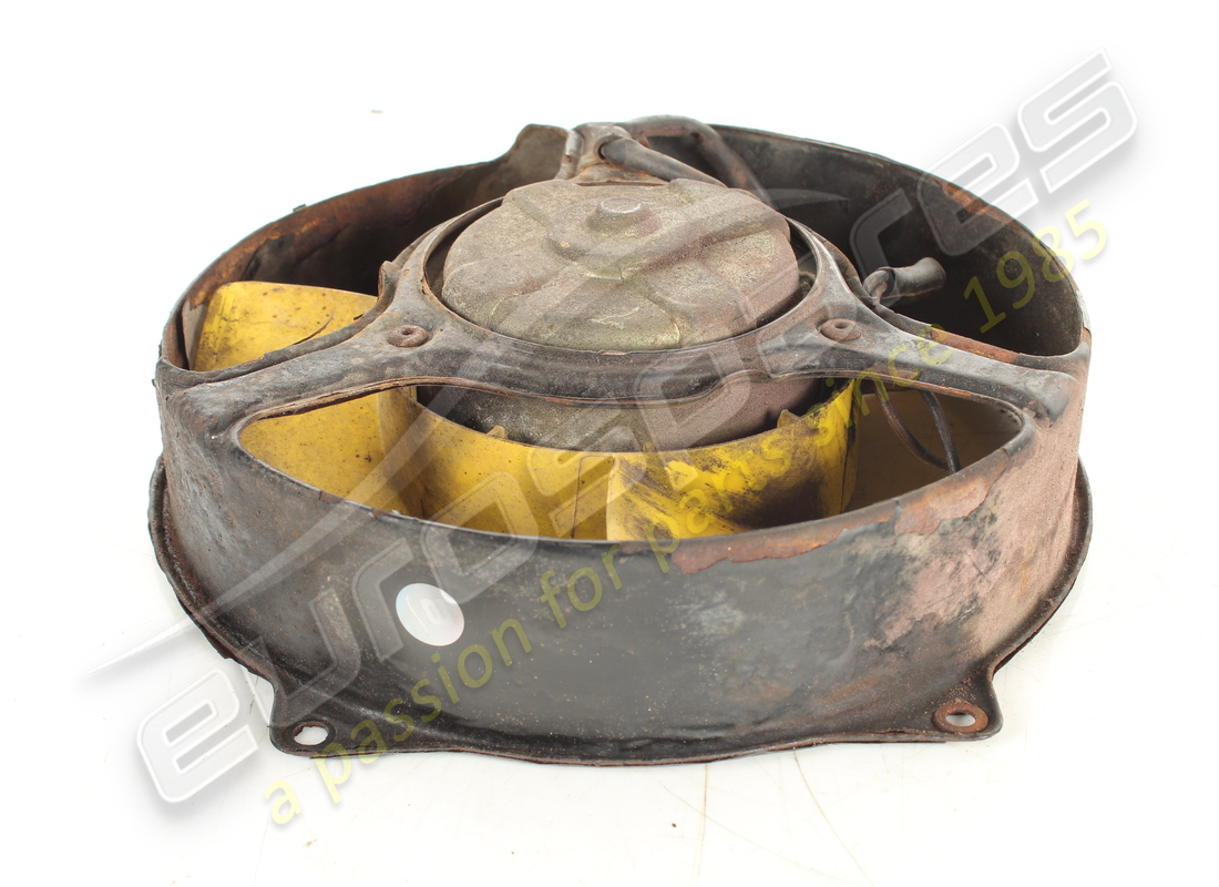 USED FERRARI ELECTRIC FAN MOTOR ASSEMBLY . PART NUMBER 121161 (1)