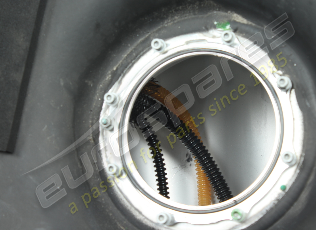 used ferrari fuel tank. part number 335838 (4)