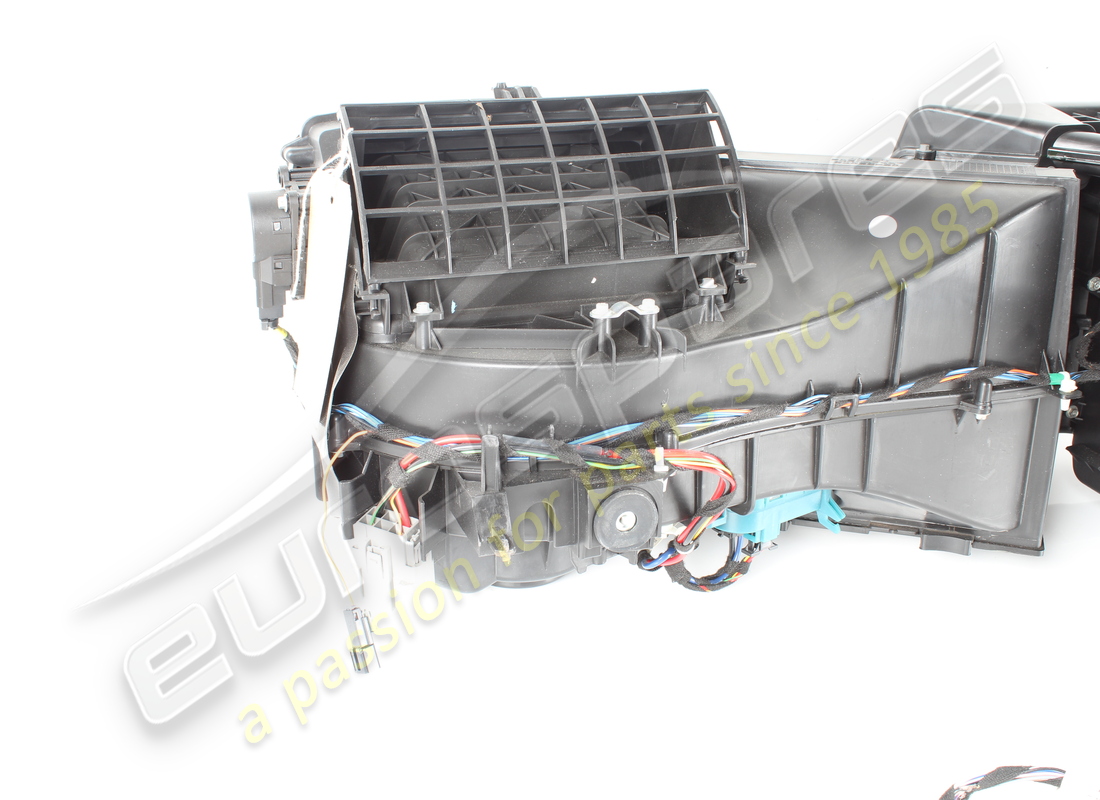 USED FERRARI COMPLETE AIR CONDITIONING UNIT. PART NUMBER 86962100 (2) used ferrari complete air conditioning unit. part number 86962100 (2)