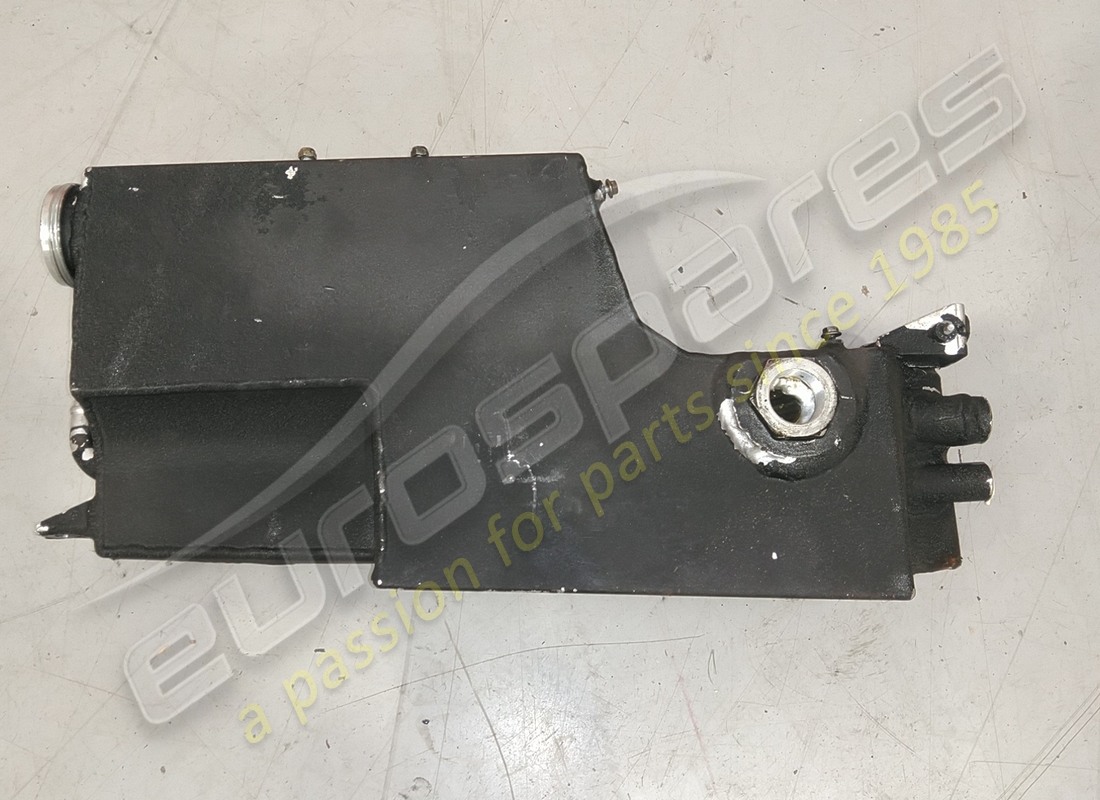 USED FERRARI OIL TANK. PART NUMBER 170063 (2) used ferrari oil tank. part number 170063 (2)