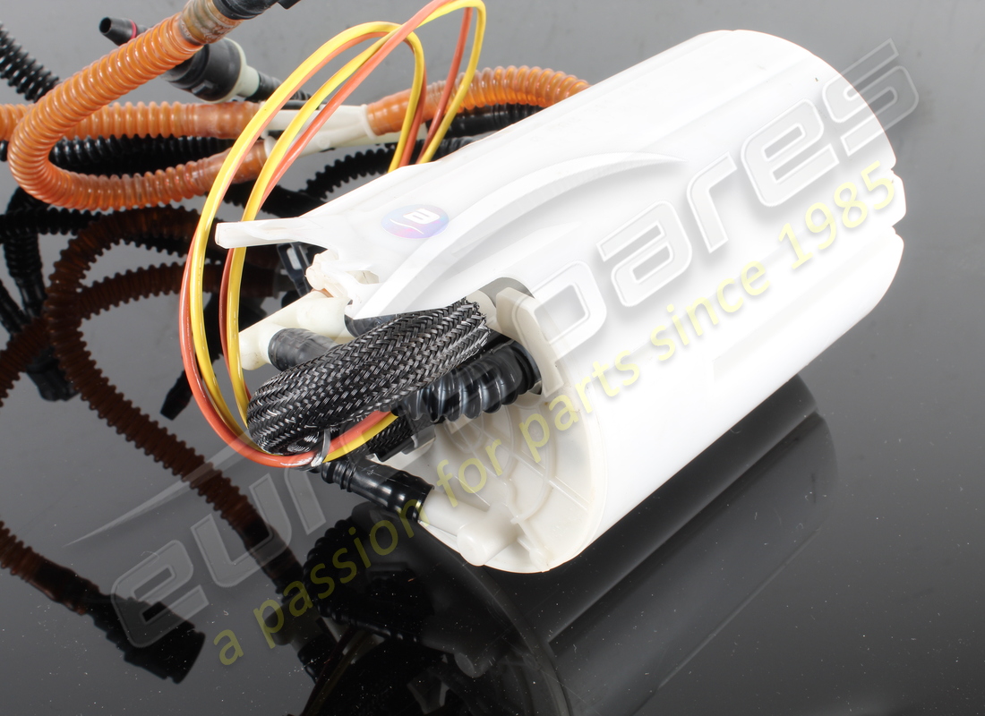 USED FERRARI FUEL PUMP. PART NUMBER 270125 (4) used ferrari fuel pump. part number 270125 (4)