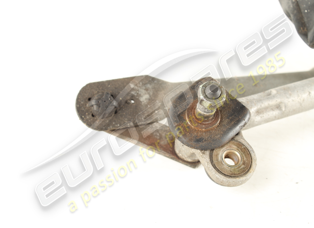 used maserati rhd windscreen wiper unit. part number 383310206 (4)