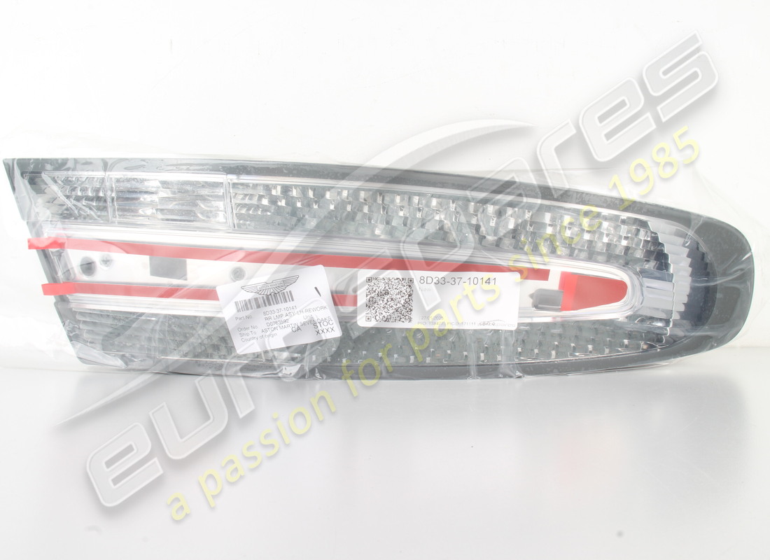 NEW ASTON MARTIN LEFT REAR LIGHT (LE MANS CLEAR). PART NUMBER 8D333710141 (5) new aston martin left rear light (le mans clear). part number 8d333710141 (5)