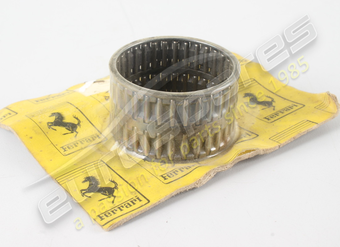 NEW FERRARI CYLINDER ROL BEARING. PART NUMBER 107525 (1) new ferrari cylinder rol bearing. part number 107525 (1)