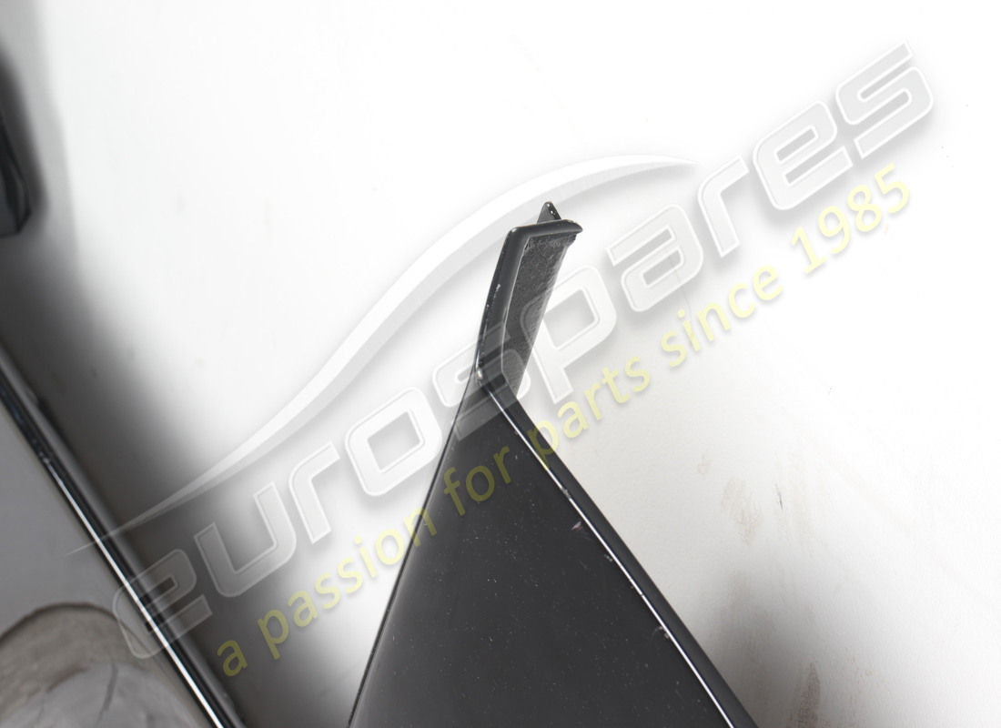 USED FERRARI COMPLETE REAR SPOILER. PART NUMBER 949122 (5) used ferrari complete rear spoiler. part number 949122 (5)